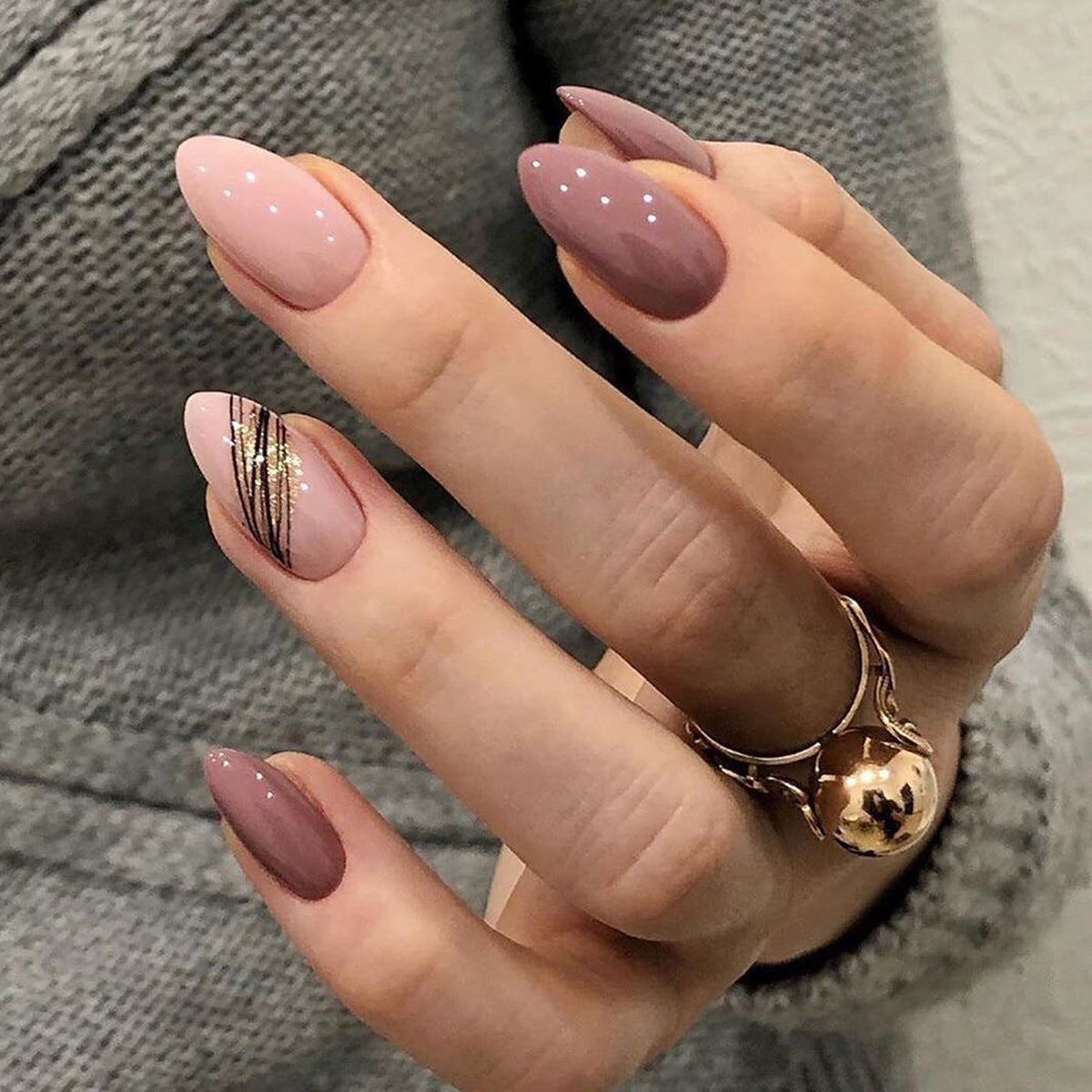 Almond oblique Nails 